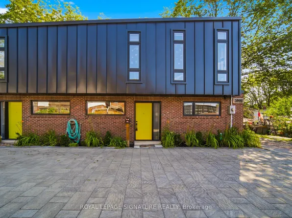 389R Leslie St S, Toronto, ON M4M 3E3