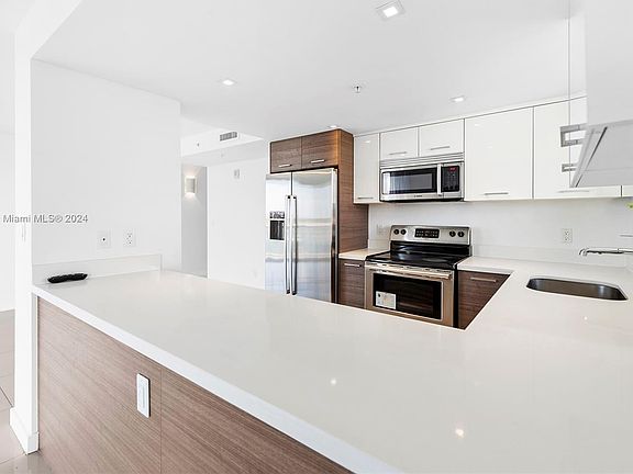 3rd image of 9902 E Bay Harbor Dr