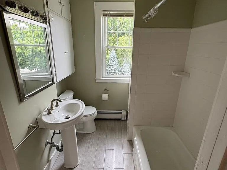 63 Oak St #2B — Photo 4