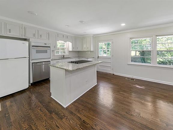 5th image of 161 Herbert Dr