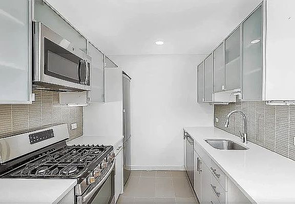 3rd image of 344 E 110th St #6G