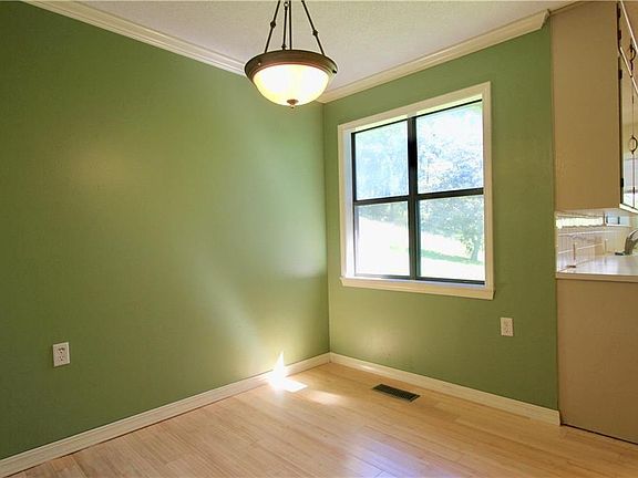 5th image of 742 Madison #8225