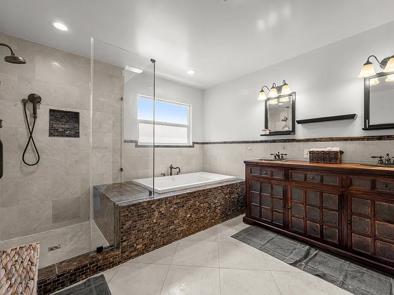8302 S Sepulveda Blvd — Photo 44