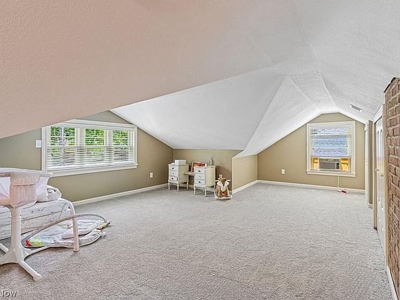 4th image of 20646 Beaconsfield Blvd