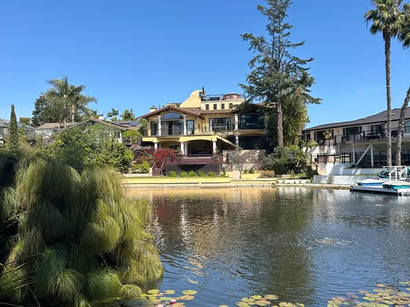 2221 Heather Ln, Newport Beach, CA 92660