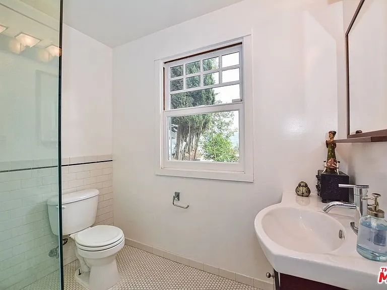 2172 Argyle Ave — Photo 35