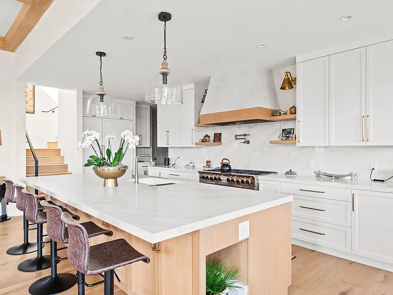 110 Bowles Dr — Photo 4
