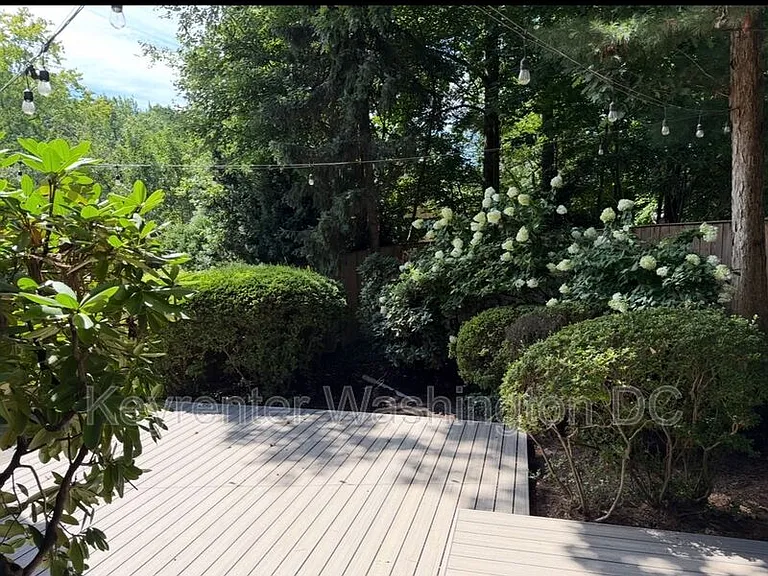 1995 Lancashire Dr — Photo 61