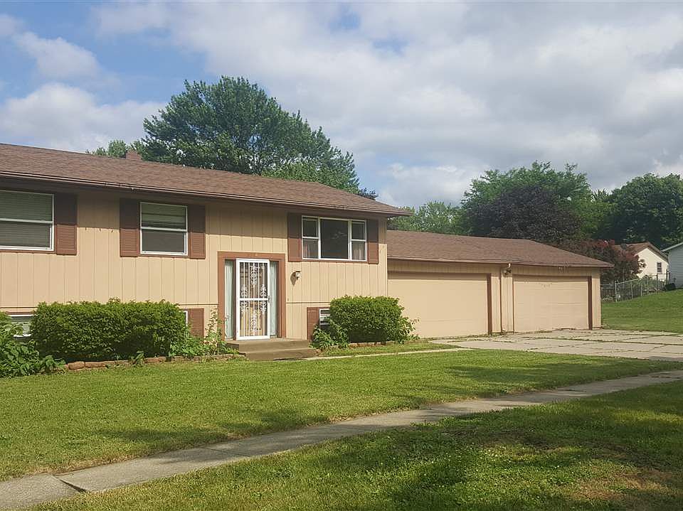 1st image of 3214 New England Dr