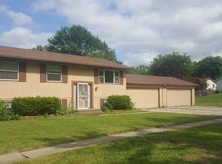 3214 New England Dr, Rockford, IL 61109