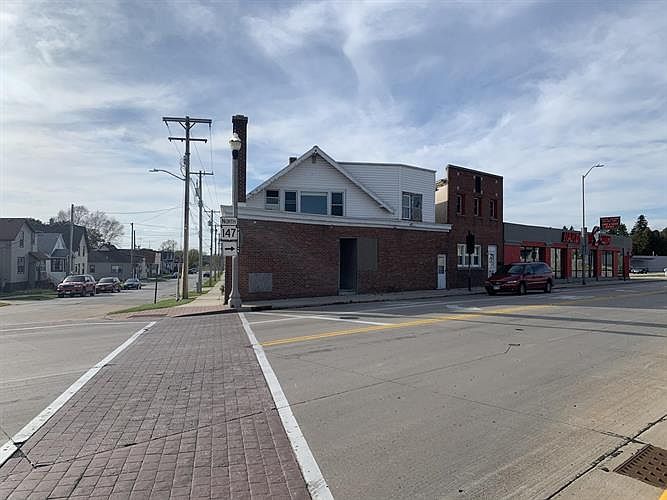2nd image of 2202 Forest Ave