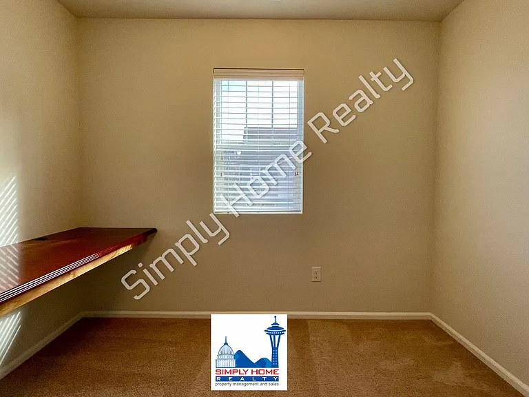 2420 Burlwood St NE — Photo 21