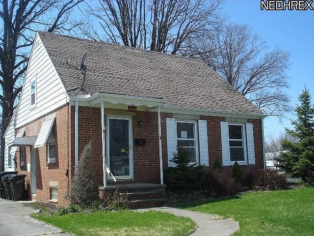 1st image of 382 Hawthorne St