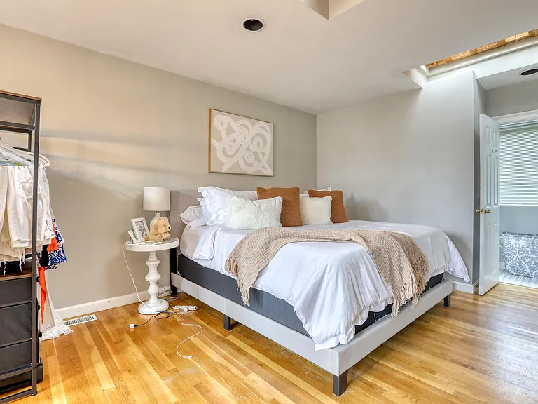 275 Main St #2 — Photo 6