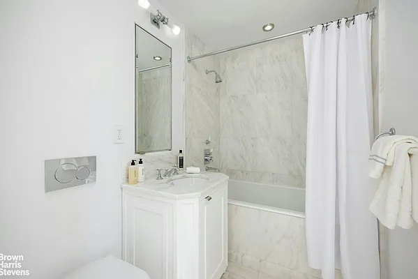 Bathroom, photo 1