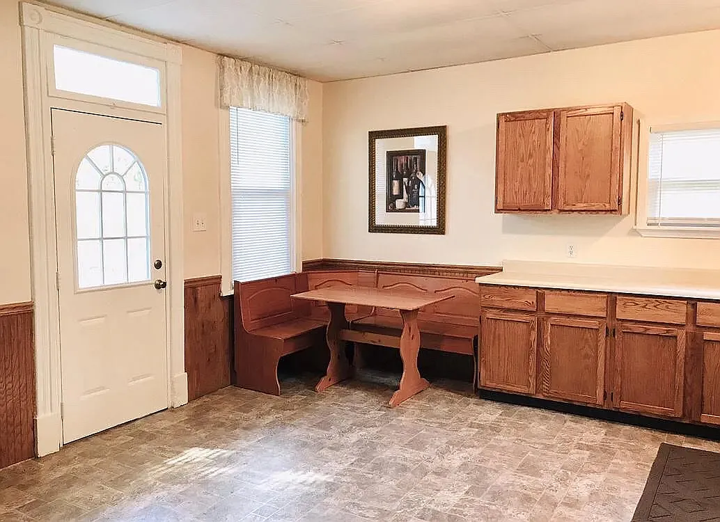 2 bed, 1.5 bath, 1925 sqft, $1,275 — Photo 2