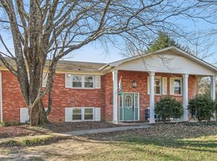 290 Lance Rd, Mills River, NC 28759