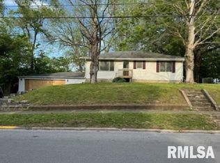 952 N Church St, Jacksonville, IL 62650