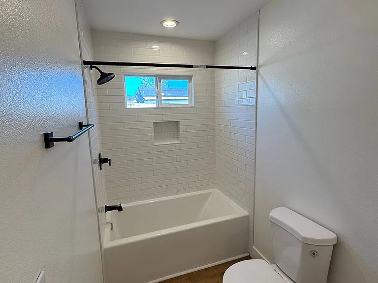 4318 N. Lakewood Blvd — Photo 17
