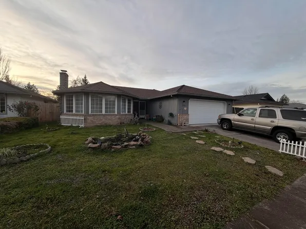 2451 Powell St, Medford, OR 97504