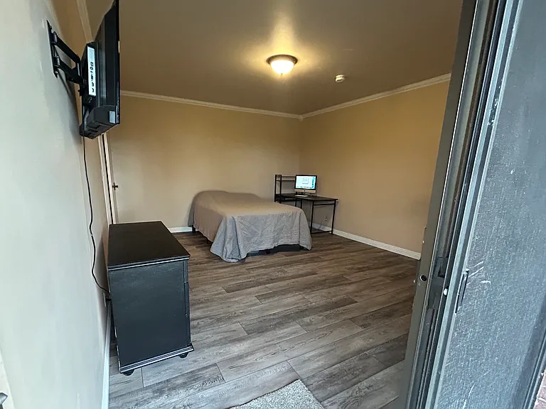 2126 Ridgewood Way — Photo 2