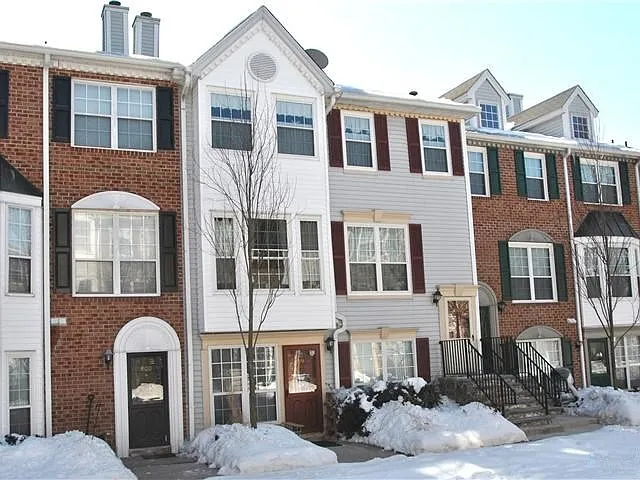 799 Sassafras Ct — Photo 3