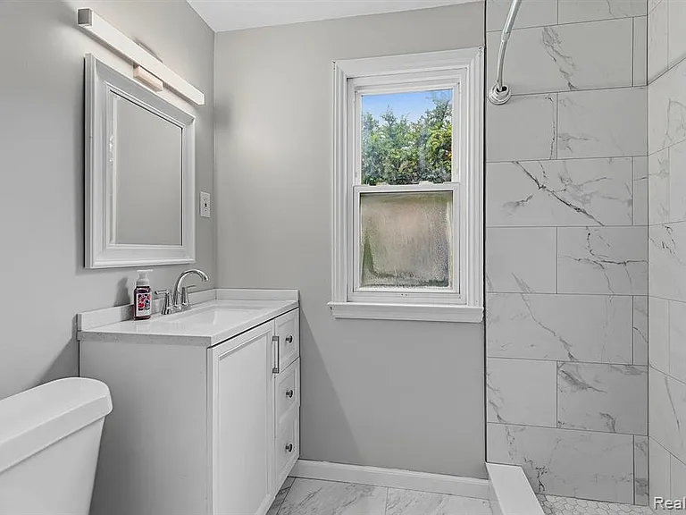 77 Huron Ave — Photo 13