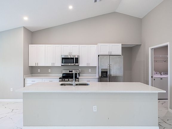 4th image of 3342 NE 13th Pl