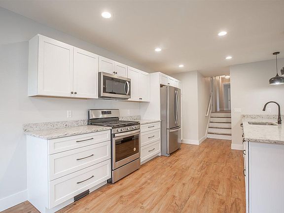 5th image of 364 E Mac Arthur St