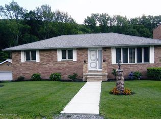 9 Hemlock Dr, Scott Township, PA 18411