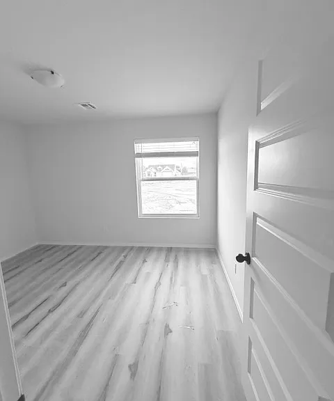 3017 S Redwood Ave — Photo 5