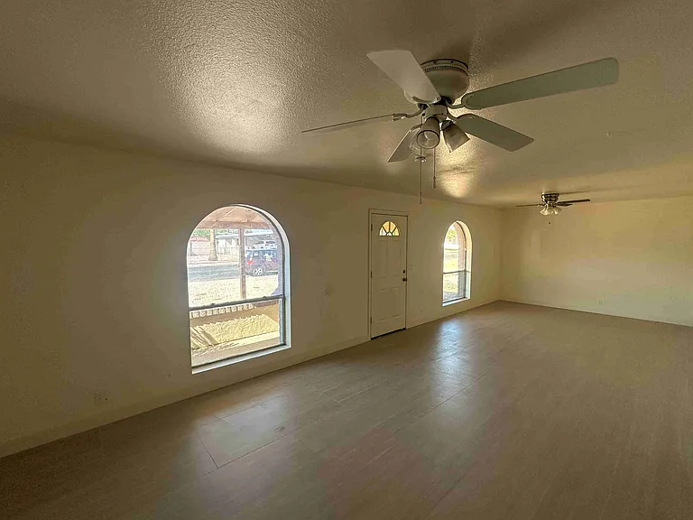 1127 W Frito Ave — Photo 7