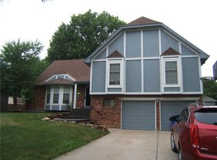 1438 E Wells Fargo Dr, Olathe, KS 66062