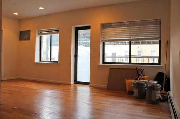 Rented by Evergreen Apartments BK | media 8