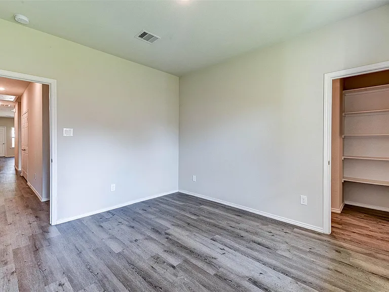 407 E Avenue G — Photo 13
