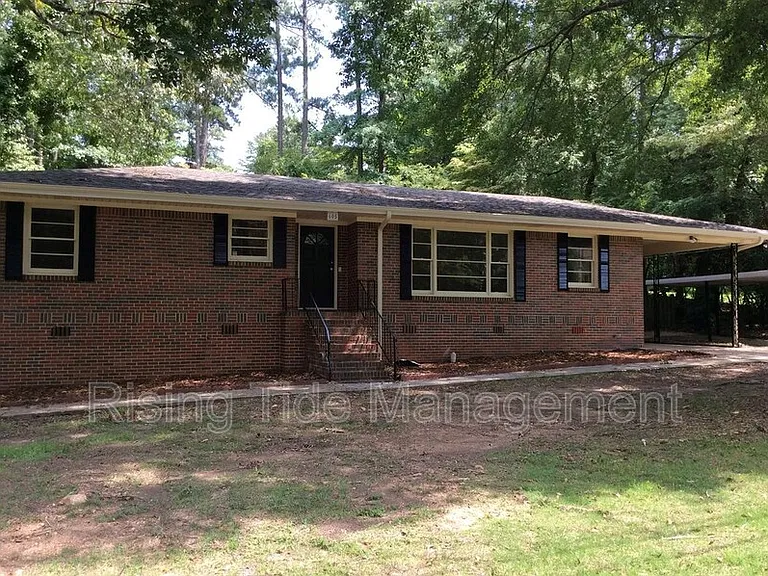 605 Valley Dr — Photo 1