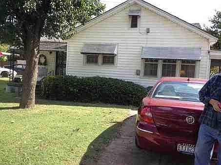 1st image of 104 N Illinois St