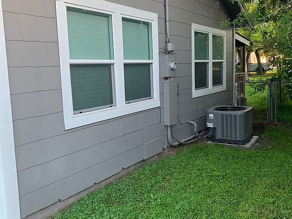 3rd image of 501 Bowie St