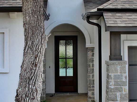 Palmetto A covered porch