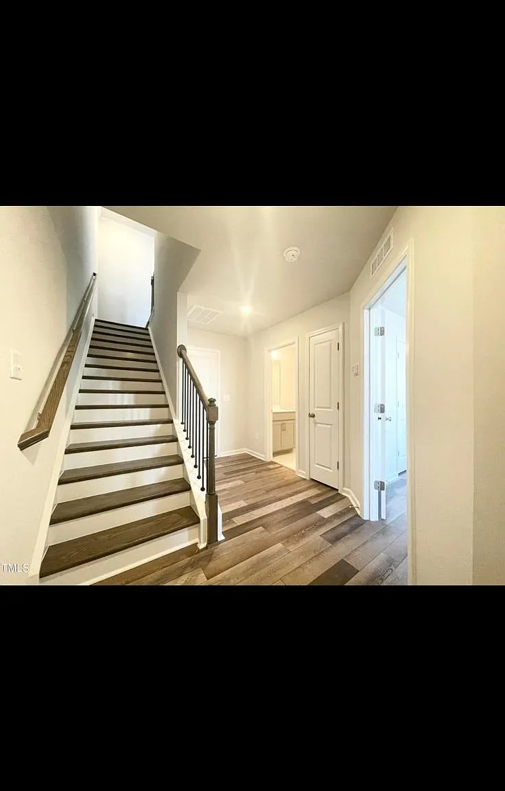 3 bed, 3.5 bath, 1734 sqft, $2,050 — Photo 2