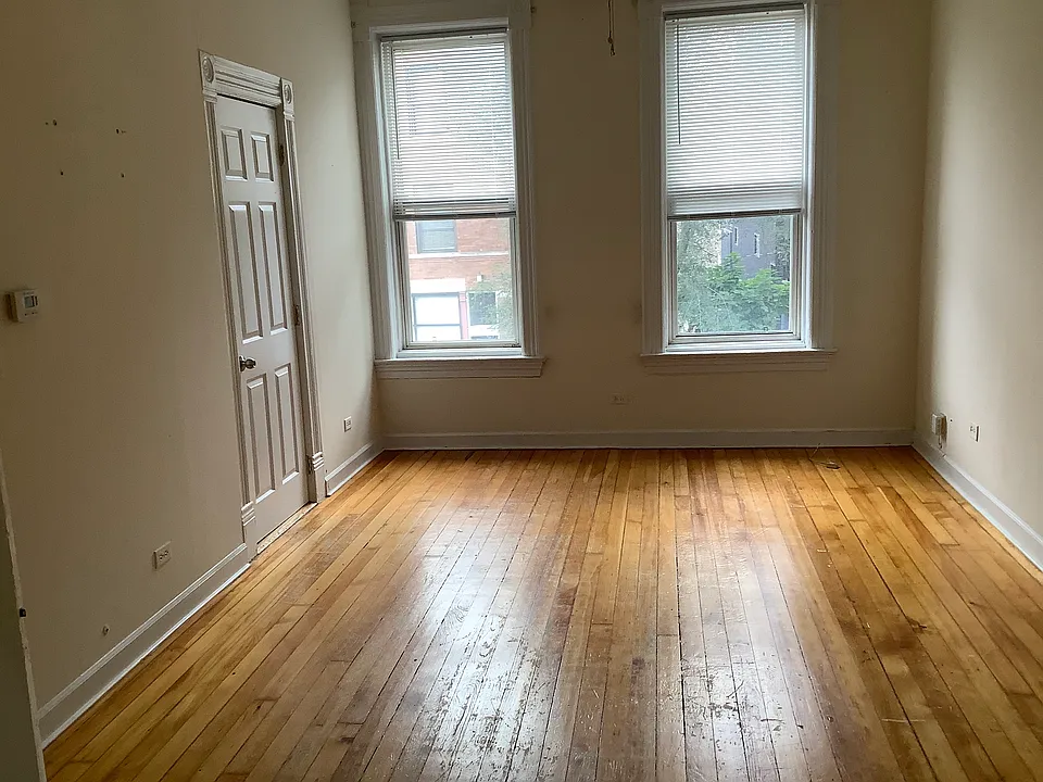 2072 N Oakley Ave #2F
