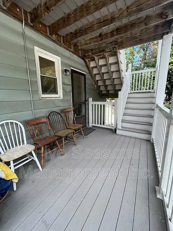 4 bed, 1.0 bath, $3,800 — Photo 2