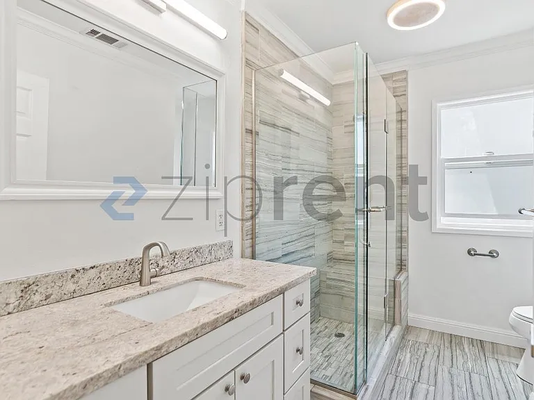 1835 Catherine St — Photo 25