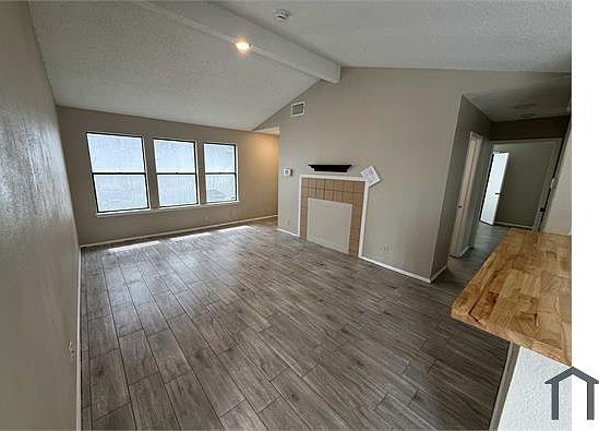 4th image of 1204 Greenbriar Loop