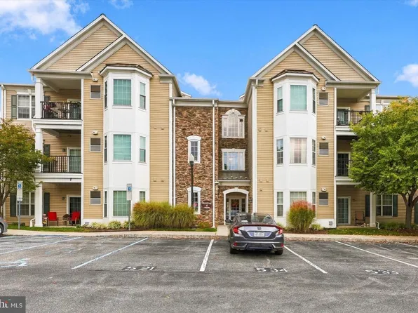 423 Creekside Dr #423, Brookhaven, PA 19015