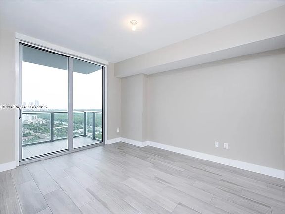 2nd image of 16385 Biscayne Blvd #2600