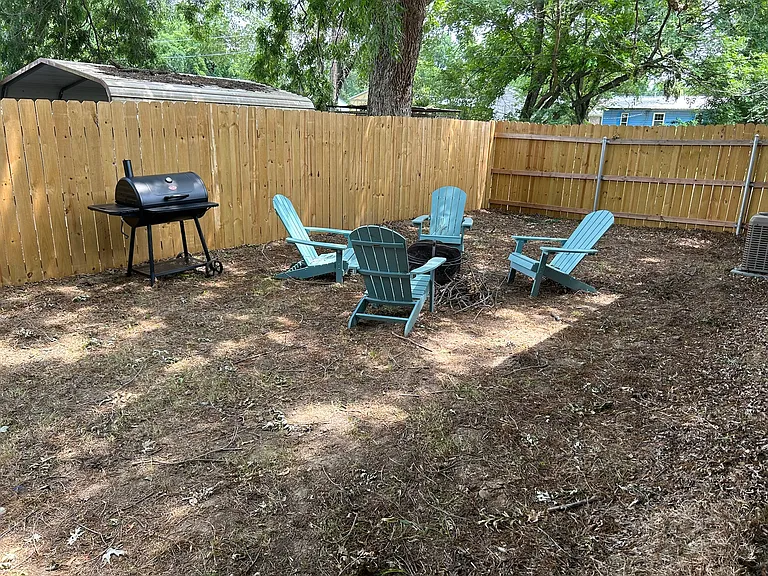 710 N E St — Photo 12