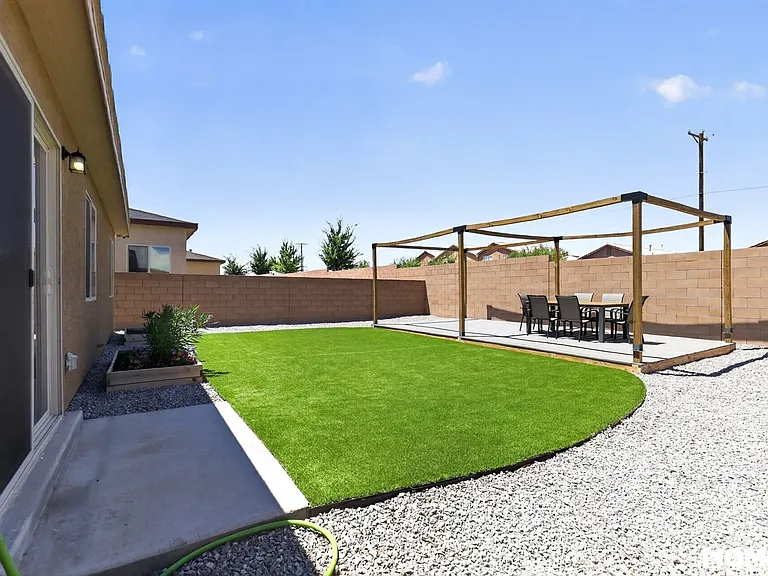 985 Berman St — Photo 26