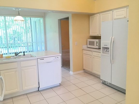 4th image of 585 Serenity Pl