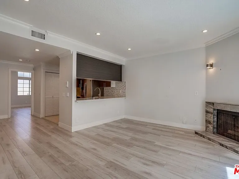 1034 S Shenandoah St #2 — Photo 5